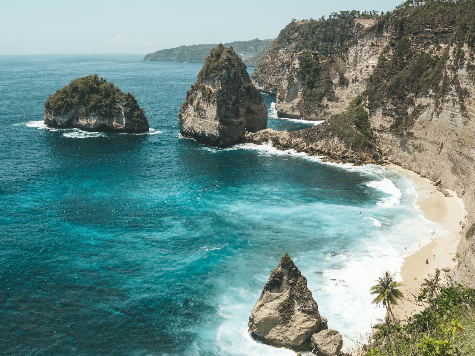 Diamond Beach cliffs and sea stacks