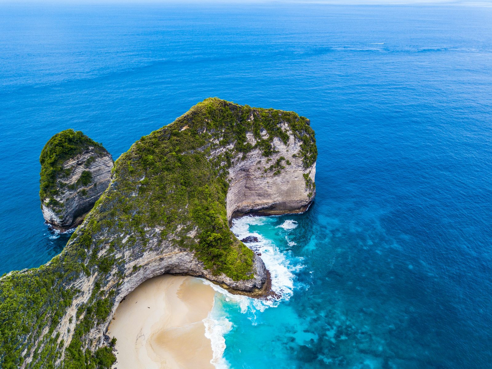 Kelingking headland on Nusa Penida above deep blue water